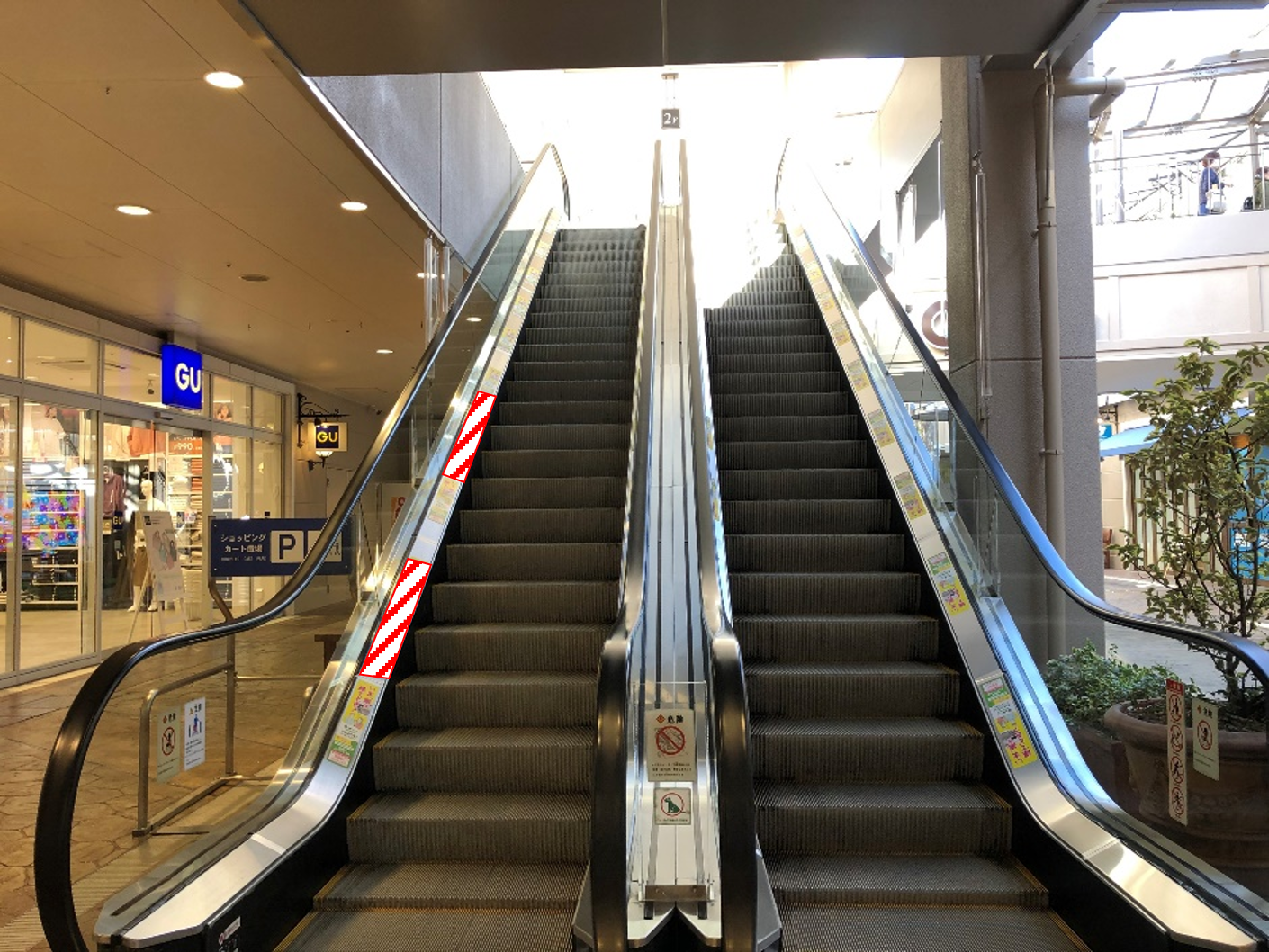 ④EASTエリア-1F~3F エスカレーター
